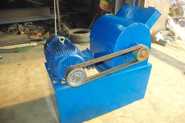 粉餅機，碎餅機，大餅打碎機，花生茶籽大豆餅粉碎機